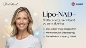 Smilende kvinne med blondt hår i hvit topp, fremmer Lipo-NAD+ kosttilskudd for energi og aldringsstø.